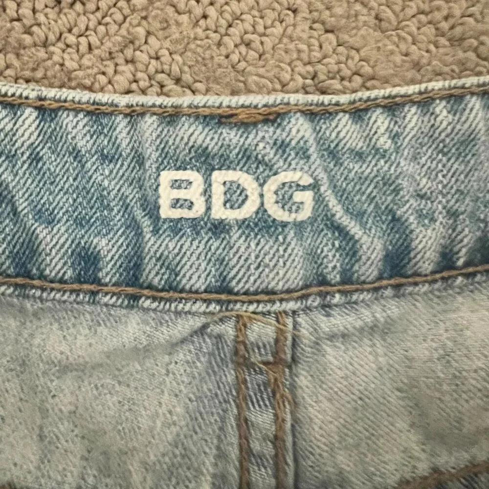 Urban Outfitters Cut Off Jean Shorts | BDG High Rise Lou Hi-Low Denim Shortie - Picture 6 of 8